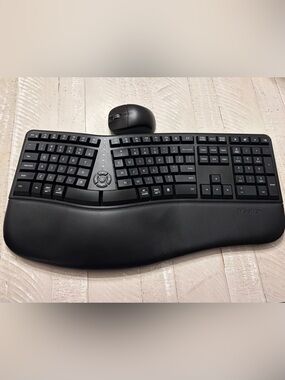Meetion Ergonomic Split Keyboard with Cushioned Wrist Rest — Black